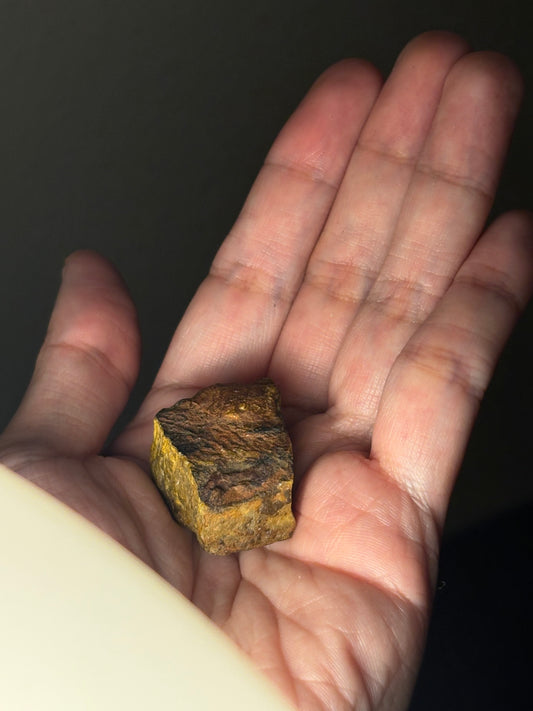 TIGERS EYE RAW STONE CRYSTAL