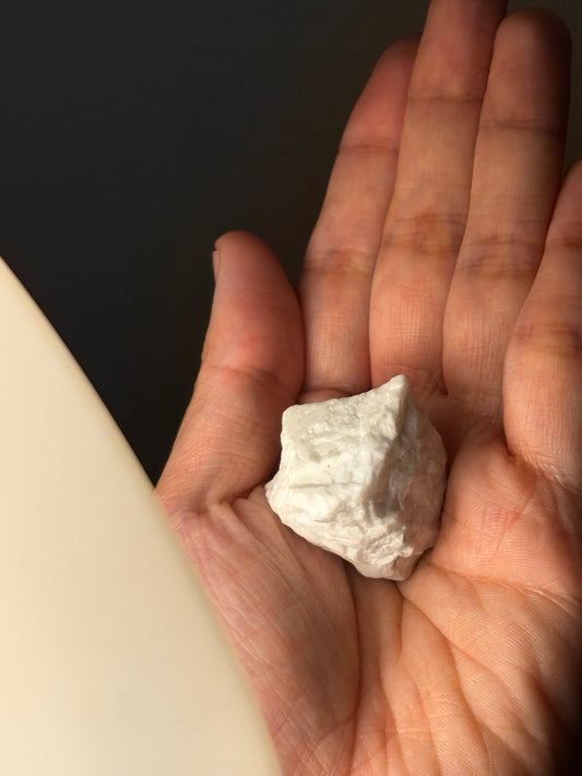 HOWLITE RAW STONE CRYSTAL